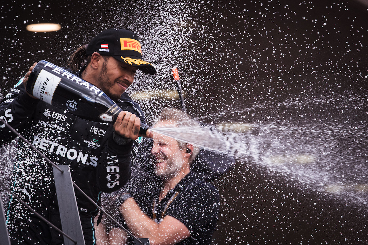 GP AUSTRIA, Lewis Hamilton (GBR) Mercedes AMG F1 celebrates his third position on the podium.
10.07.2022. Formula 1 World Championship, Rd 11, Austrian Grand Prix, Spielberg, Austria, Gara Day.
- www.xpbimages.com, EMail: requests@xpbimages.com © Copyright: Bearne / XPB Images