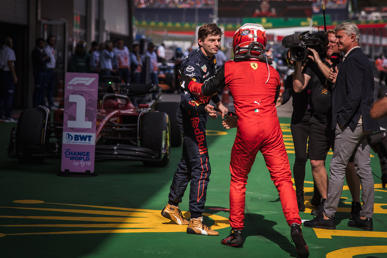 GP AUSTRIA, Gara winner Charles Leclerc (MON) Ferrari celebrates with second placed Max Verstappen (NLD) Red Bull Racing in parc ferme.
10.07.2022. Formula 1 World Championship, Rd 11, Austrian Grand Prix, Spielberg, Austria, Gara Day.
- www.xpbimages.com, EMail: requests@xpbimages.com © Copyright: Bearne / XPB Images