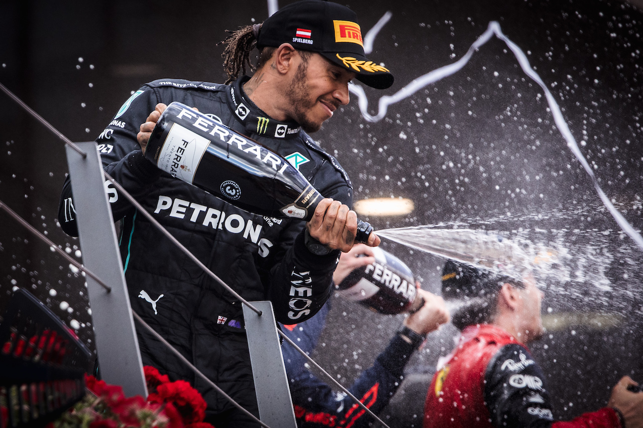 GP AUSTRIA, Lewis Hamilton (GBR) Mercedes AMG F1 celebrates his third position on the podium.
10.07.2022. Formula 1 World Championship, Rd 11, Austrian Grand Prix, Spielberg, Austria, Gara Day.
- www.xpbimages.com, EMail: requests@xpbimages.com © Copyright: Bearne / XPB Images