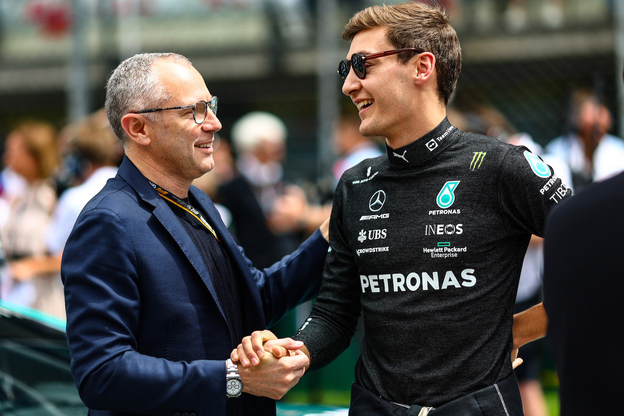 GP AUSTRIA, Stefano Domenicali (ITA), Liberty Media e George Russell (GBR), Mercedes AMG F1 
10.07.2022. Formula 1 World Championship, Rd 11, Austrian Grand Prix, Spielberg, Austria, Gara Day.
- www.xpbimages.com, EMail: requests@xpbimages.com © Copyright: Charniaux / XPB Images