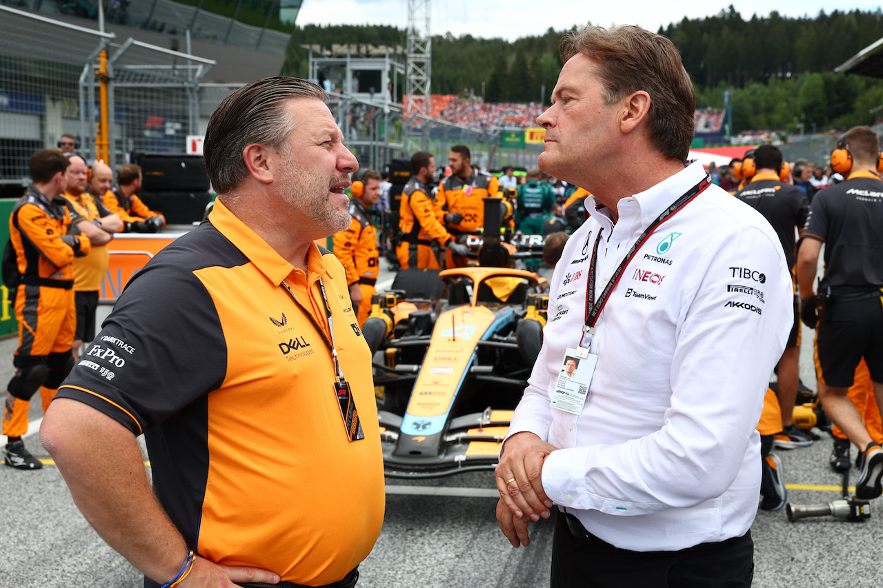 GP AUSTRIA, Zak Brown (USA) McLaren Executive Director with Markus Schaefer, Mercedes-Benz Group AG. Chief Technology Officer, Development & Procurement.
10.07.2022. Formula 1 World Championship, Rd 11, Austrian Grand Prix, Spielberg, Austria, Gara Day.
- www.xpbimages.com, EMail: requests@xpbimages.com ¬© Copyright: Batchelor / XPB Images