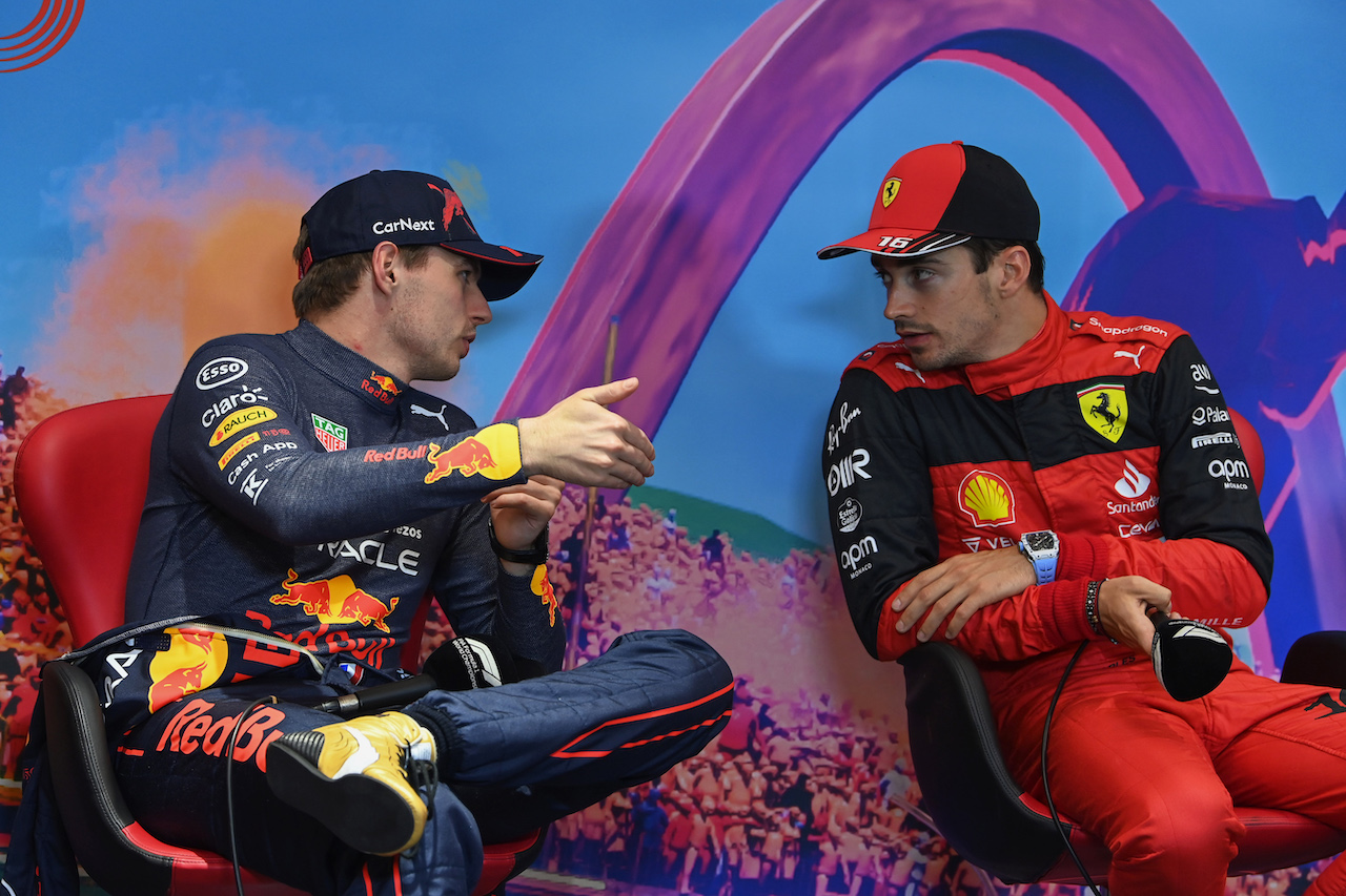 GP AUSTRIA, (L to R): Max Verstappen (NLD) Red Bull Racing e Charles Leclerc (MON) Ferrari in the post race FIA Press Conference.
10.07.2022. Formula 1 World Championship, Rd 11, Austrian Grand Prix, Spielberg, Austria, Gara Day.
- www.xpbimages.com, EMail: requests@xpbimages.com © Copyright: XPB Images