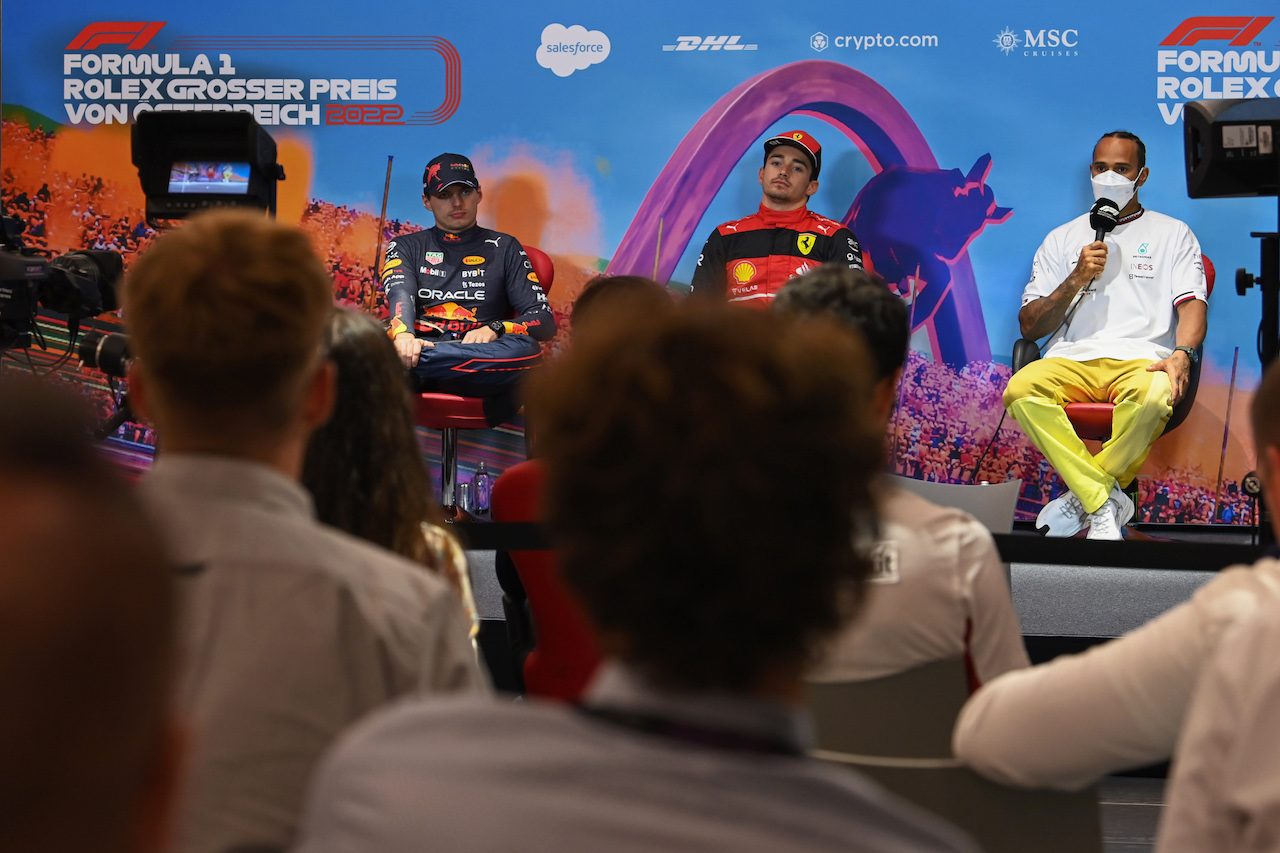 GP AUSTRIA, (L to R): Max Verstappen (NLD) Red Bull Racing; Charles Leclerc (MON) Ferrari; e Lewis Hamilton (GBR) Mercedes AMG F1, in the post race FIA Press Conference.
10.07.2022. Formula 1 World Championship, Rd 11, Austrian Grand Prix, Spielberg, Austria, Gara Day.
- www.xpbimages.com, EMail: requests@xpbimages.com © Copyright: XPB Images