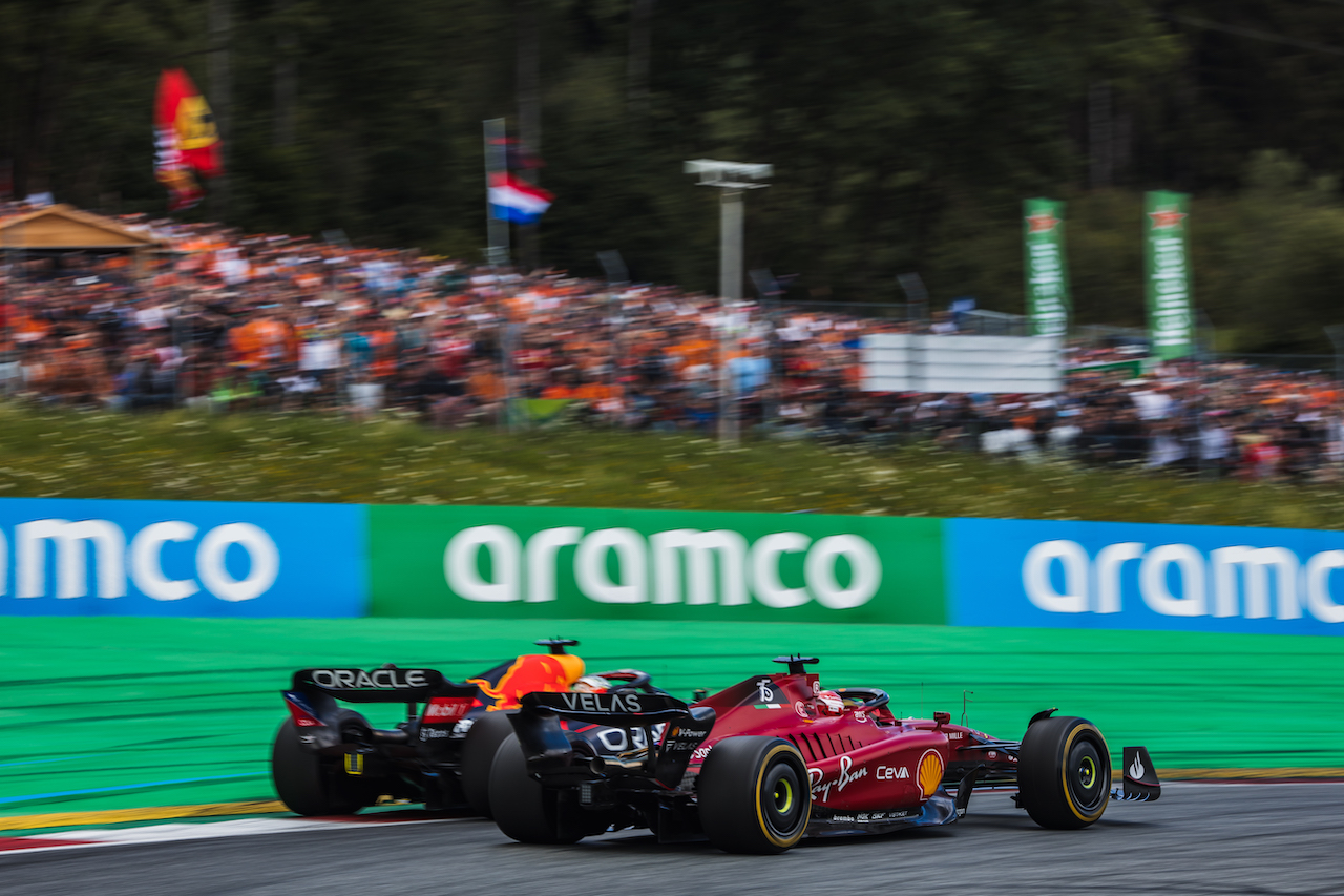 GP AUSTRIA, Charles Leclerc (MON) Ferrari F1-75 e Max Verstappen (NLD) Red Bull Racing RB18 battle for position.
10.07.2022. Formula 1 World Championship, Rd 11, Austrian Grand Prix, Spielberg, Austria, Gara Day.
- www.xpbimages.com, EMail: requests@xpbimages.com © Copyright: Bearne / XPB Images