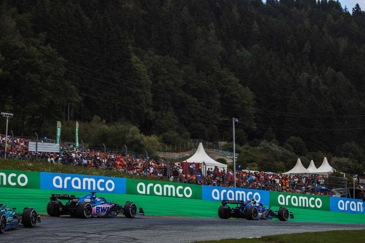 GP AUSTRIA, Nicholas Latifi (CDN) Williams Racing FW44 davanti a Fernando Alonso (ESP) Alpine F1 Team A522.
10.07.2022. Formula 1 World Championship, Rd 11, Austrian Grand Prix, Spielberg, Austria, Gara Day.
- www.xpbimages.com, EMail: requests@xpbimages.com © Copyright: Bearne / XPB Images