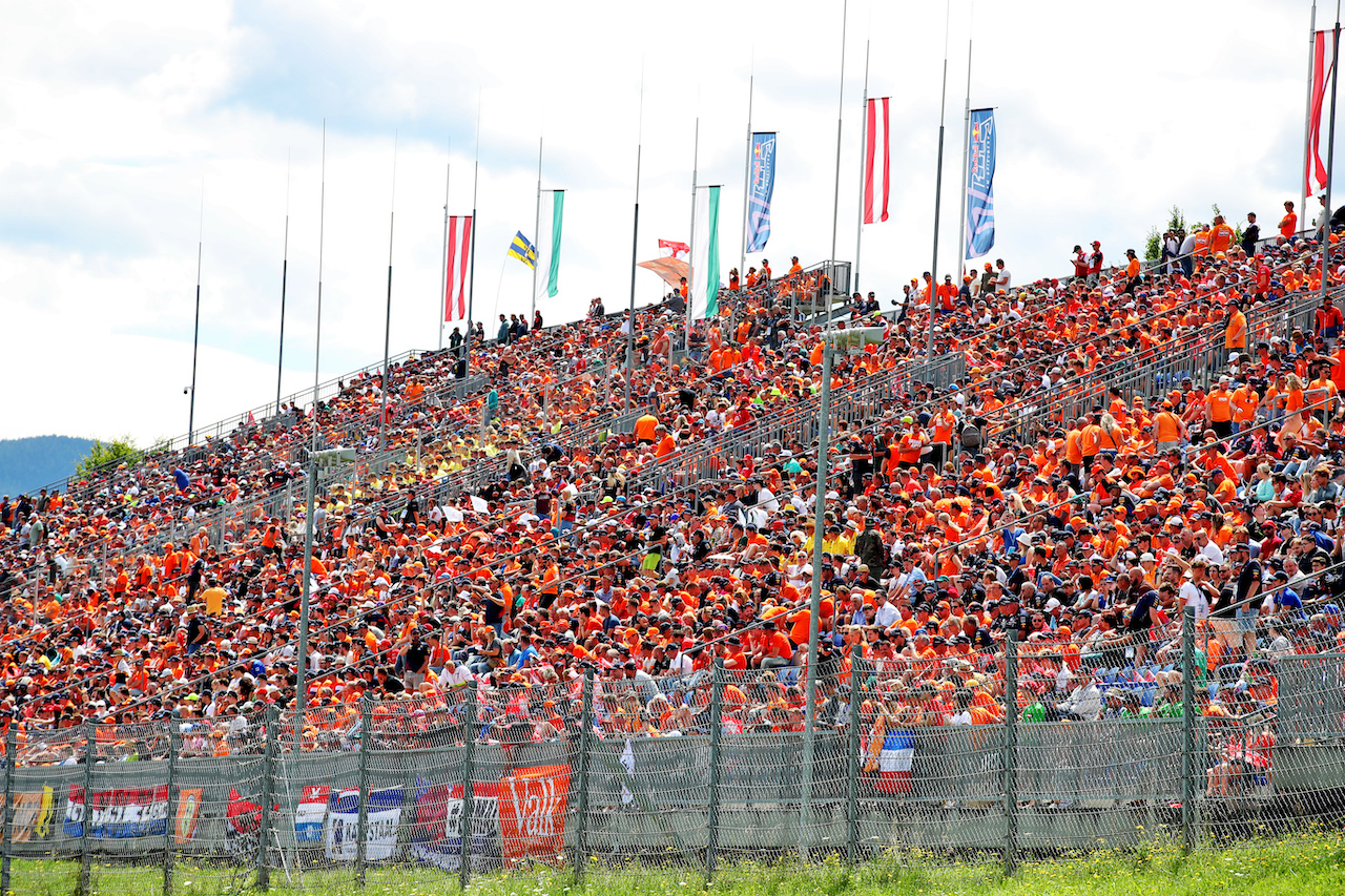 GP AUSTRIA, Circuit Atmosfera - fans in the grandstands.
10.07.2022. Formula 1 World Championship, Rd 11, Austrian Grand Prix, Spielberg, Austria, Gara Day.
 - www.xpbimages.com, EMail: requests@xpbimages.com © Copyright: Coates / XPB Images