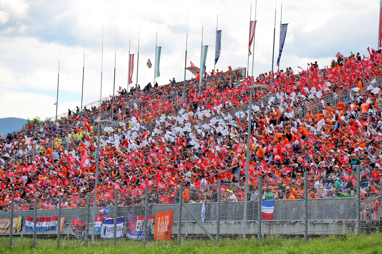GP AUSTRIA, Circuit Atmosfera - fans in the grandstands.
10.07.2022. Formula 1 World Championship, Rd 11, Austrian Grand Prix, Spielberg, Austria, Gara Day.
 - www.xpbimages.com, EMail: requests@xpbimages.com © Copyright: Coates / XPB Images