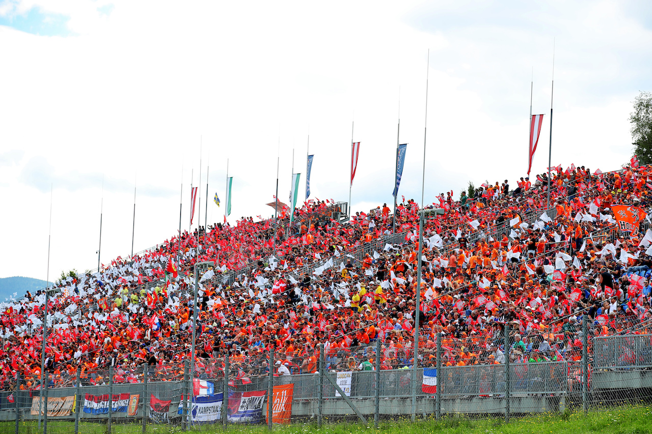 GP AUSTRIA, Circuit Atmosfera - fans in the grandstands.
10.07.2022. Formula 1 World Championship, Rd 11, Austrian Grand Prix, Spielberg, Austria, Gara Day.
 - www.xpbimages.com, EMail: requests@xpbimages.com © Copyright: Coates / XPB Images