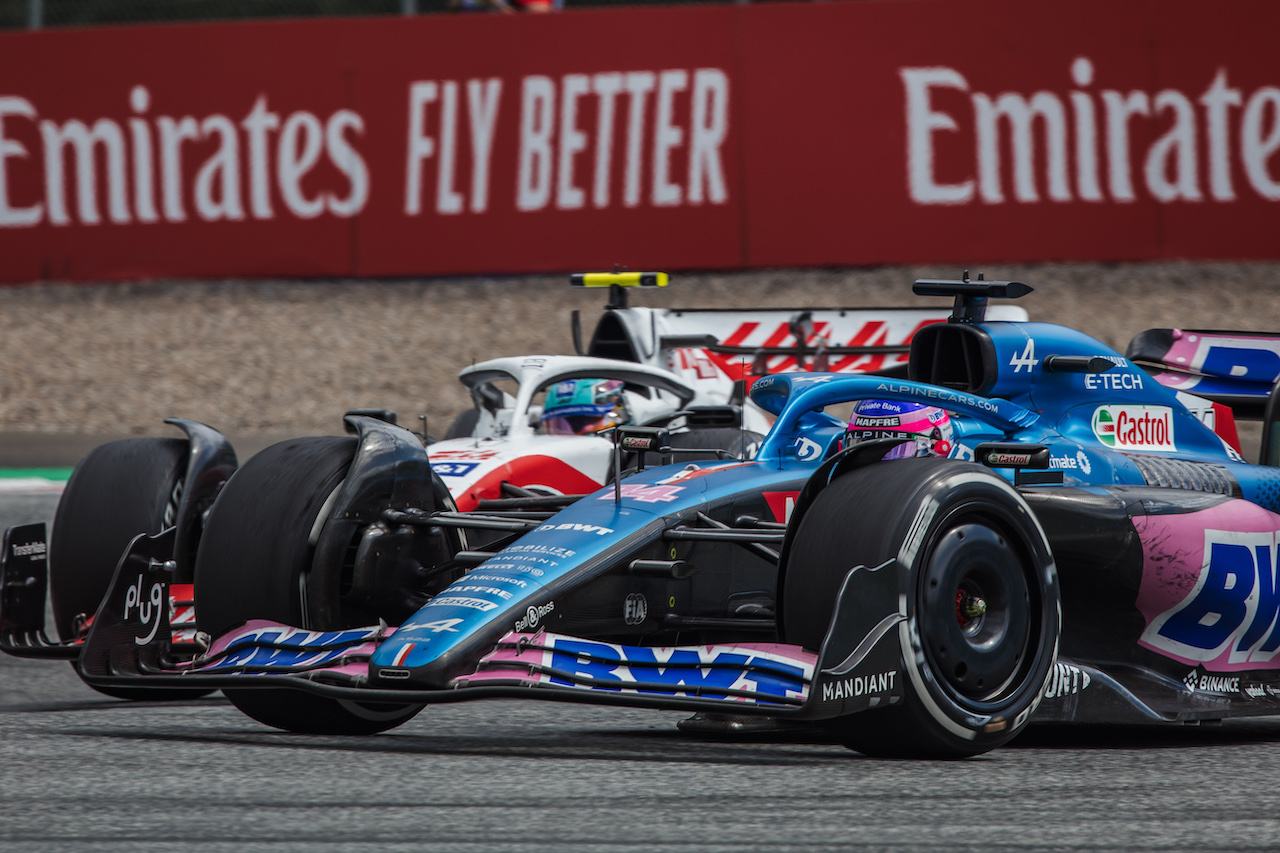 GP AUSTRIA, Fernando Alonso (ESP) Alpine F1 Team A522 e Mick Schumacher (GER) Haas VF-22 battle for position.
10.07.2022. Formula 1 World Championship, Rd 11, Austrian Grand Prix, Spielberg, Austria, Gara Day.
- www.xpbimages.com, EMail: requests@xpbimages.com © Copyright: Bearne / XPB Images
