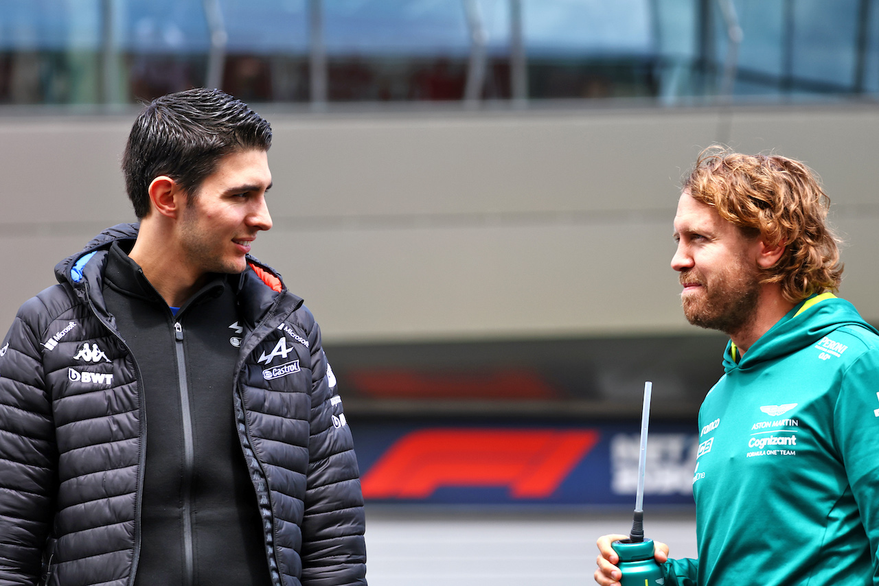 GP AUSTRIA, (L to R): Esteban Ocon (FRA) Alpine F1 Team e Sebastian Vettel (GER) Aston Martin F1 Team on the drivers parade.
10.07.2022. Formula 1 World Championship, Rd 11, Austrian Grand Prix, Spielberg, Austria, Gara Day.
- www.xpbimages.com, EMail: requests@xpbimages.com © Copyright: Batchelor / XPB Images