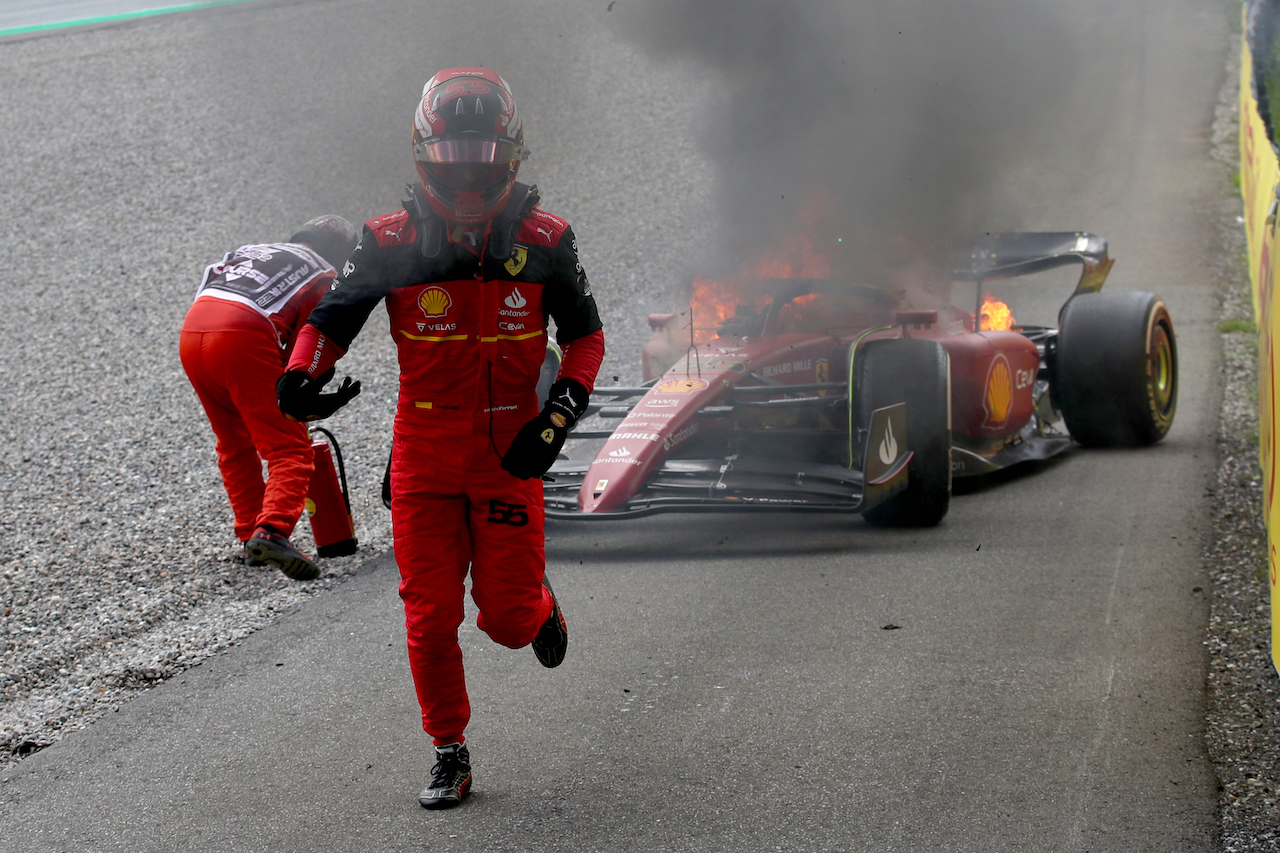 GP AUSTRIA, Carlos Sainz Jr (ESP) Ferrari F1-75 retired from the race with his car on fire.
10.07.2022. Formula 1 World Championship, Rd 11, Austrian Grand Prix, Spielberg, Austria, Gara Day.
 - www.xpbimages.com, EMail: requests@xpbimages.com © Copyright: Coates / XPB Images