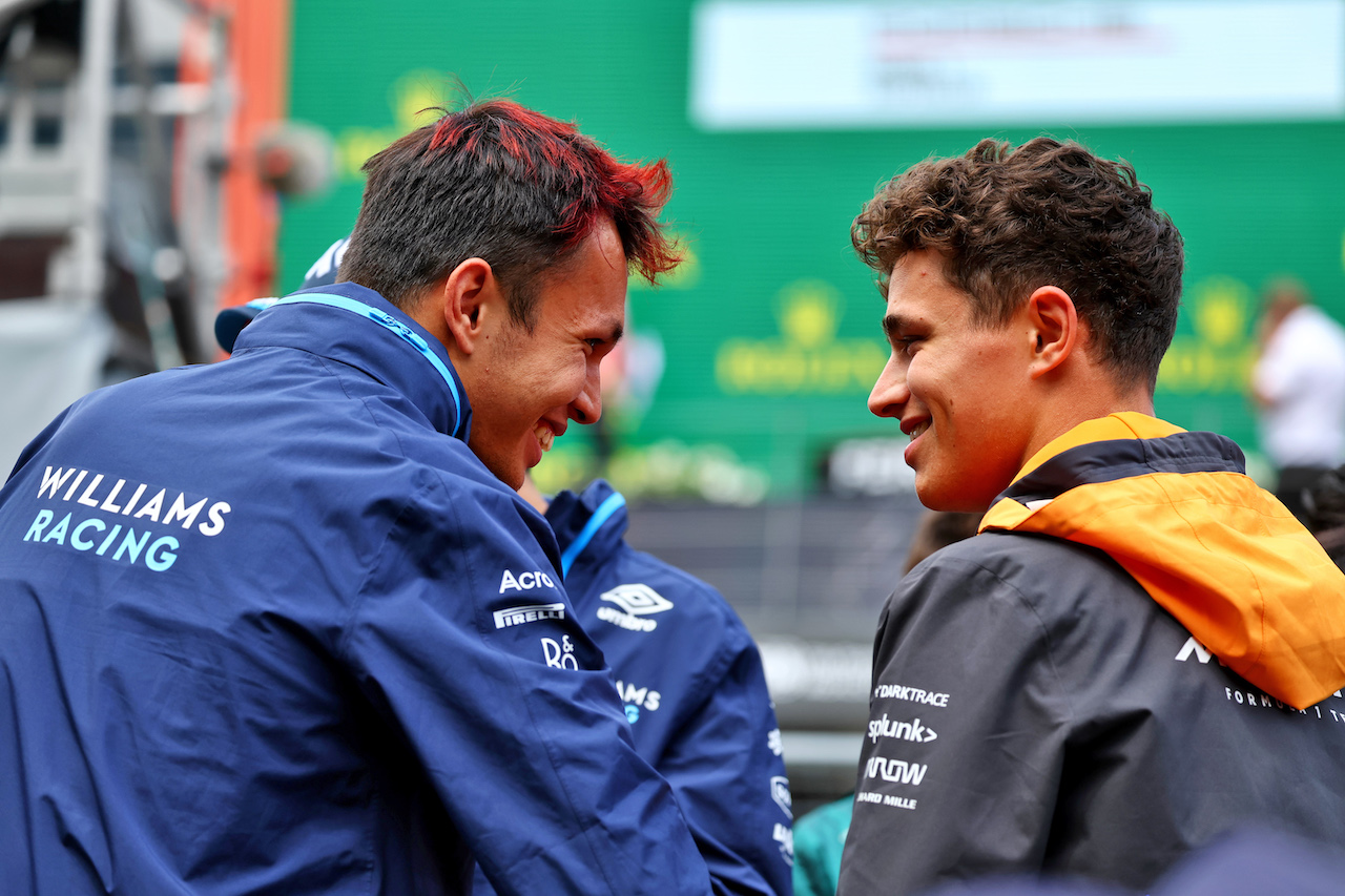 GP AUSTRIA, (L to R): Alexander Albon (THA) Williams Racing e Lando Norris (GBR) McLaren on the drivers parade.
10.07.2022. Formula 1 World Championship, Rd 11, Austrian Grand Prix, Spielberg, Austria, Gara Day.
- www.xpbimages.com, EMail: requests@xpbimages.com © Copyright: Batchelor / XPB Images