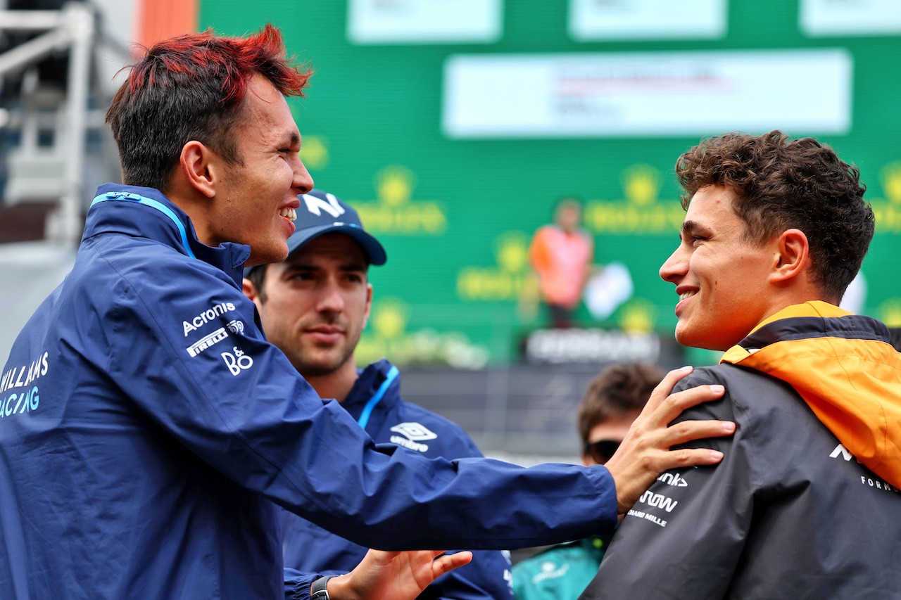 GP AUSTRIA, (L to R): Alexander Albon (THA) Williams Racing e Lando Norris (GBR) McLaren on the drivers parade.
10.07.2022. Formula 1 World Championship, Rd 11, Austrian Grand Prix, Spielberg, Austria, Gara Day.
- www.xpbimages.com, EMail: requests@xpbimages.com © Copyright: Batchelor / XPB Images