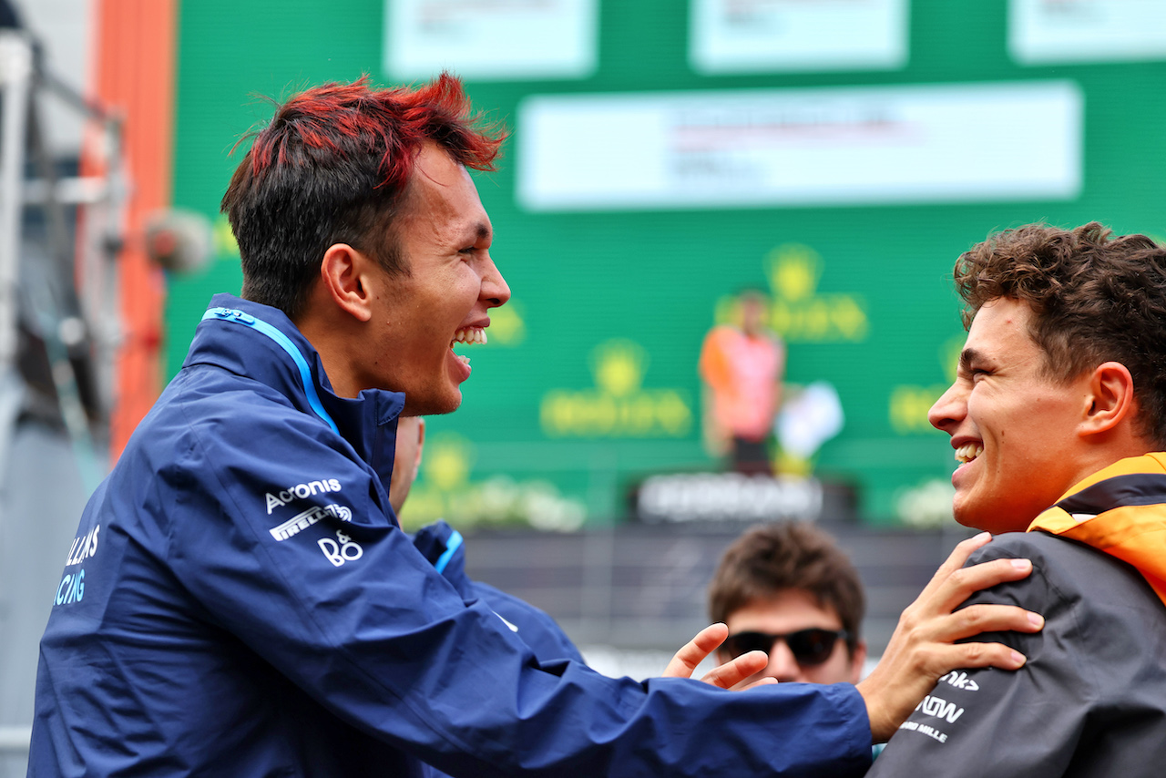 GP AUSTRIA, (L to R): Alexander Albon (THA) Williams Racing e Lando Norris (GBR) McLaren on the drivers parade.
10.07.2022. Formula 1 World Championship, Rd 11, Austrian Grand Prix, Spielberg, Austria, Gara Day.
- www.xpbimages.com, EMail: requests@xpbimages.com © Copyright: Batchelor / XPB Images
