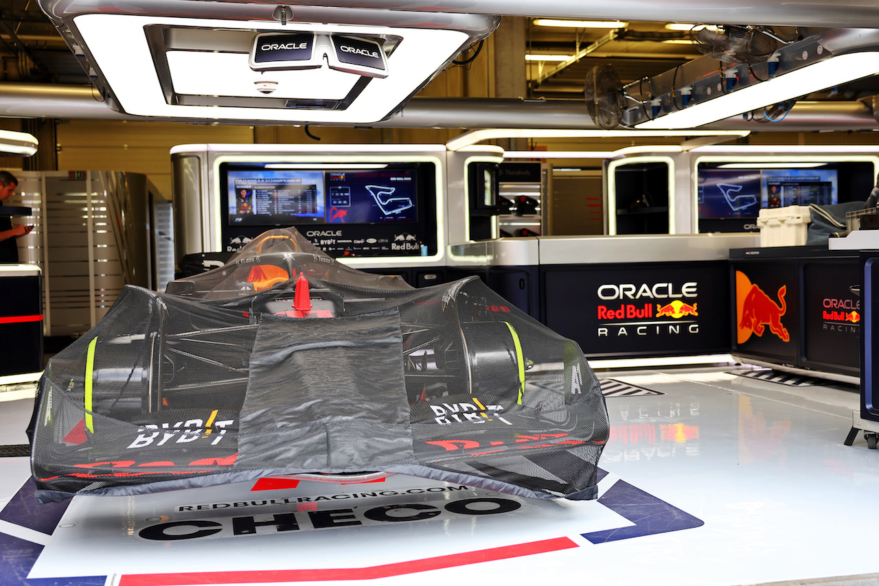 GP AUSTRIA, Red Bull Racing RB18 in parc ferme conditions.
10.07.2022. Formula 1 World Championship, Rd 11, Austrian Grand Prix, Spielberg, Austria, Gara Day.
- www.xpbimages.com, EMail: requests@xpbimages.com © Copyright: Batchelor / XPB Images