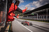 GP AUSTRIA, Ferrari team celebrates as vincitore Charles Leclerc (MON) Ferrari F1-75 passes at the end of the race.
10.07.2022. Formula 1 World Championship, Rd 11, Austrian Grand Prix, Spielberg, Austria, Gara Day.
- www.xpbimages.com, EMail: requests@xpbimages.com © Copyright: Bearne / XPB Images