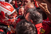 GP AUSTRIA, Gara winner Charles Leclerc (MON) Ferrari celebrates with the team in parc ferme.
10.07.2022. Formula 1 World Championship, Rd 11, Austrian Grand Prix, Spielberg, Austria, Gara Day.
- www.xpbimages.com, EMail: requests@xpbimages.com © Copyright: Bearne / XPB Images