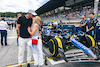 GP AUSTRIA, (L to R): Dax Shepard (USA) Actor with sua moglie Kristen Bell (USA) Actor, guests of Williams Racing.
10.07.2022. Formula 1 World Championship, Rd 11, Austrian Grand Prix, Spielberg, Austria, Gara Day.
- www.xpbimages.com, EMail: requests@xpbimages.com © Copyright: Bearne / XPB Images