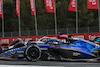 GP AUSTRIA, Alexander Albon (THA) Williams Racing FW44 e George Russell (GBR) Mercedes AMG F1 W13 battle for position.
10.07.2022. Formula 1 World Championship, Rd 11, Austrian Grand Prix, Spielberg, Austria, Gara Day.
- www.xpbimages.com, EMail: requests@xpbimages.com © Copyright: Bearne / XPB Images