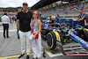 GP AUSTRIA, (L to R): Dax Shepard (USA) Actor with sua moglie Kristen Bell (USA) Actor, guests of Williams Racing, on the grid.
10.07.2022. Formula 1 World Championship, Rd 11, Austrian Grand Prix, Spielberg, Austria, Gara Day.
- www.xpbimages.com, EMail: requests@xpbimages.com © Copyright: Bearne / XPB Images