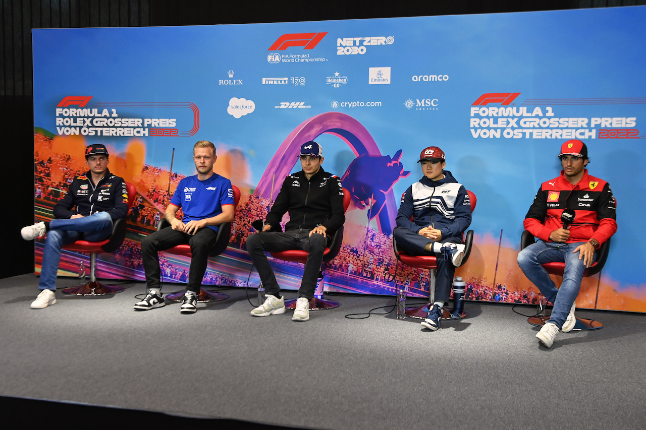 GP AUSTRIA, (L to R): Max Verstappen (NLD) Red Bull Racing; Kevin Magnussen (DEN) Haas F1 Team; Esteban Ocon (FRA) Alpine F1 Team; Yuki Tsunoda (JPN) AlphaTauri; e Carlos Sainz Jr (ESP) Ferrari, in the FIA Press Conference.
07.07.2022. Formula 1 World Championship, Rd 11, Austrian Grand Prix, Spielberg, Austria, Preparation Day.
- www.xpbimages.com, EMail: requests@xpbimages.com © Copyright: XPB Images