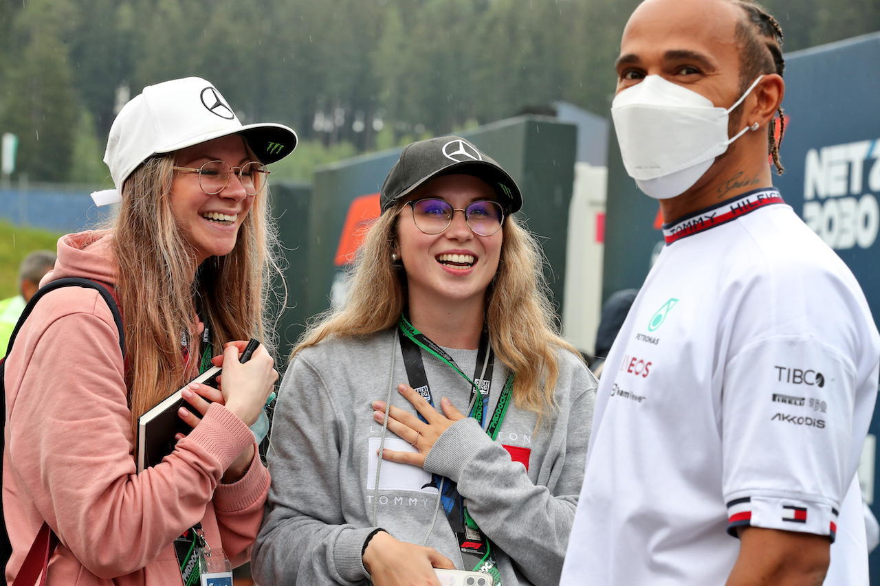 GP AUSTRIA, Lewis Hamilton (GBR) Mercedes AMG F1 with fans.
07.07.2022. Formula 1 World Championship, Rd 11, Austrian Grand Prix, Spielberg, Austria, Preparation Day.
 - www.xpbimages.com, EMail: requests@xpbimages.com © Copyright: Coates / XPB Images