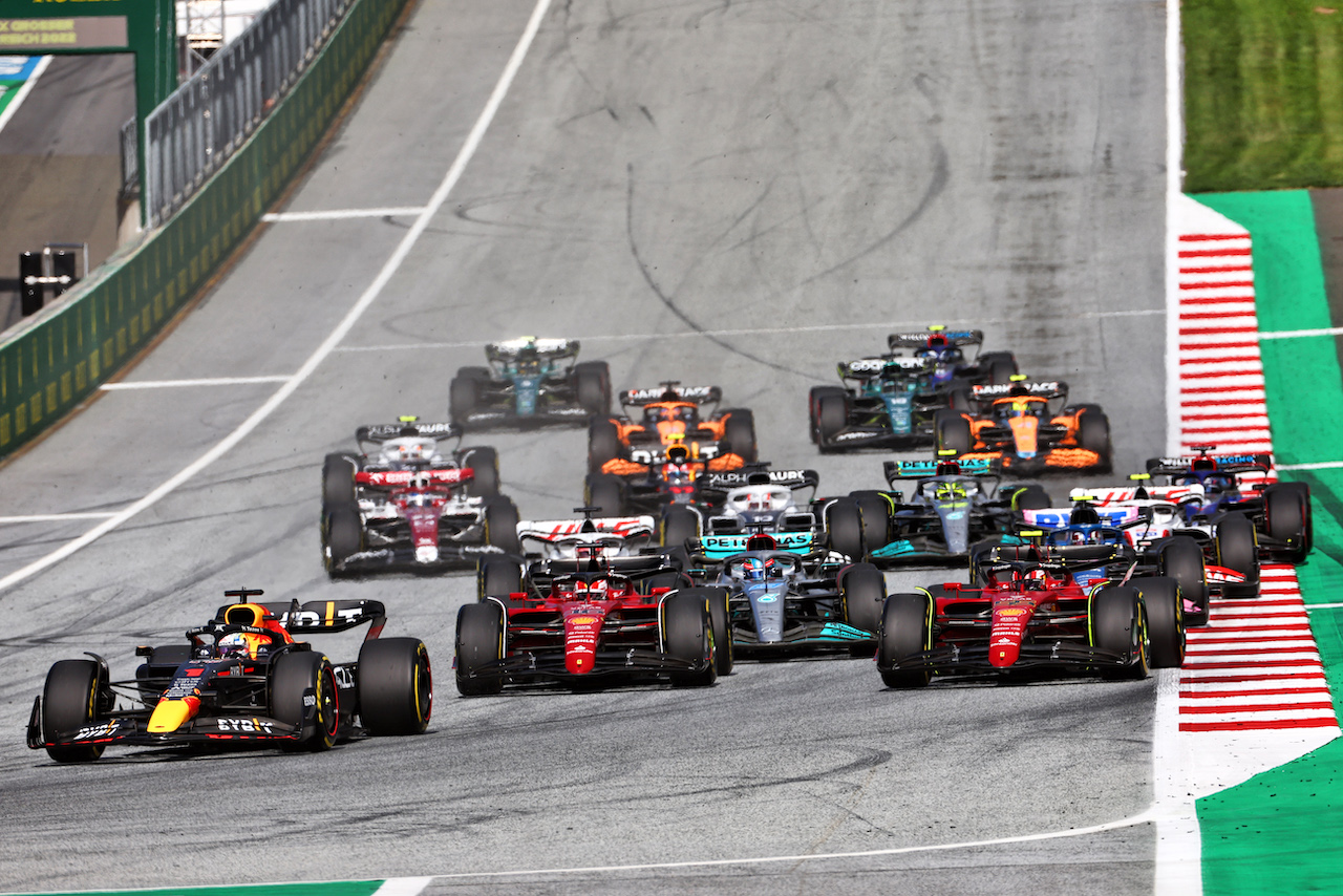 GP AUSTRIA, Max Verstappen (NLD) Red Bull Racing RB18 davanti a at the partenza.
09.07.2022. Formula 1 World Championship, Rd 11, Austrian Grand Prix, Spielberg, Austria, Sprint Day.
- www.xpbimages.com, EMail: requests@xpbimages.com © Copyright: Charniaux / XPB Images
