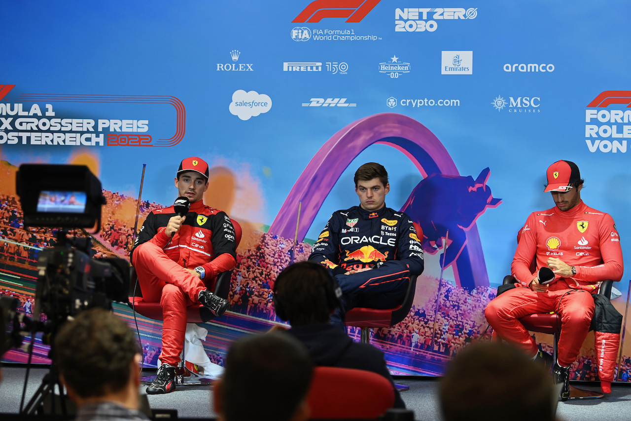 GP AUSTRIA, (L to R): Charles Leclerc (MON) Ferrari; Max Verstappen (NLD) Red Bull Racing; e Carlos Sainz Jr (ESP) Ferrari, in the FIA Press Conference.
09.07.2022. Formula 1 World Championship, Rd 11, Austrian Grand Prix, Spielberg, Austria, Sprint Day.
- www.xpbimages.com, EMail: requests@xpbimages.com © Copyright: XPB Images