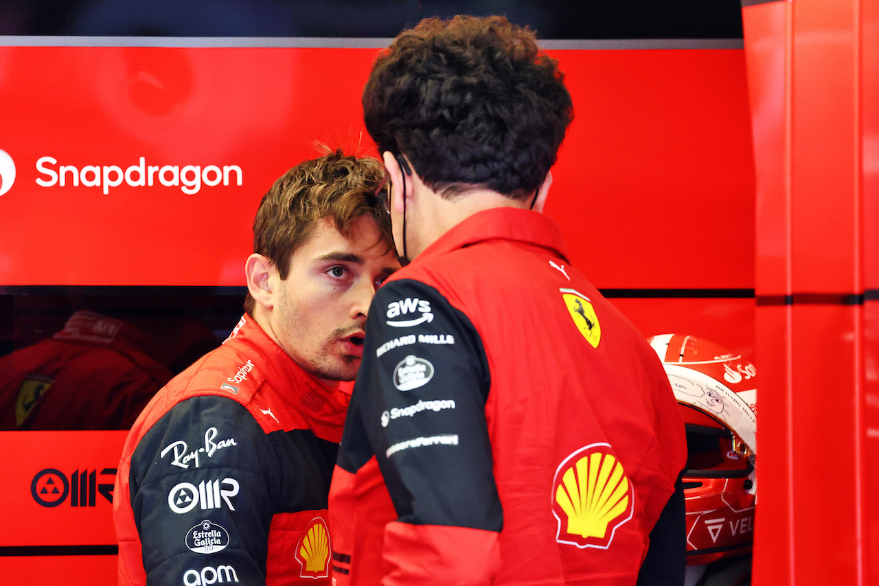 GP AUSTRIA, (L to R): Charles Leclerc (MON) Ferrari e Mattia Binotto (ITA) Ferrari Team Principal.
08.07.2022. Formula 1 World Championship, Rd 11, Austrian Grand Prix, Spielberg, Austria, Qualifiche Day.
- www.xpbimages.com, EMail: requests@xpbimages.com © Copyright: Batchelor / XPB Images