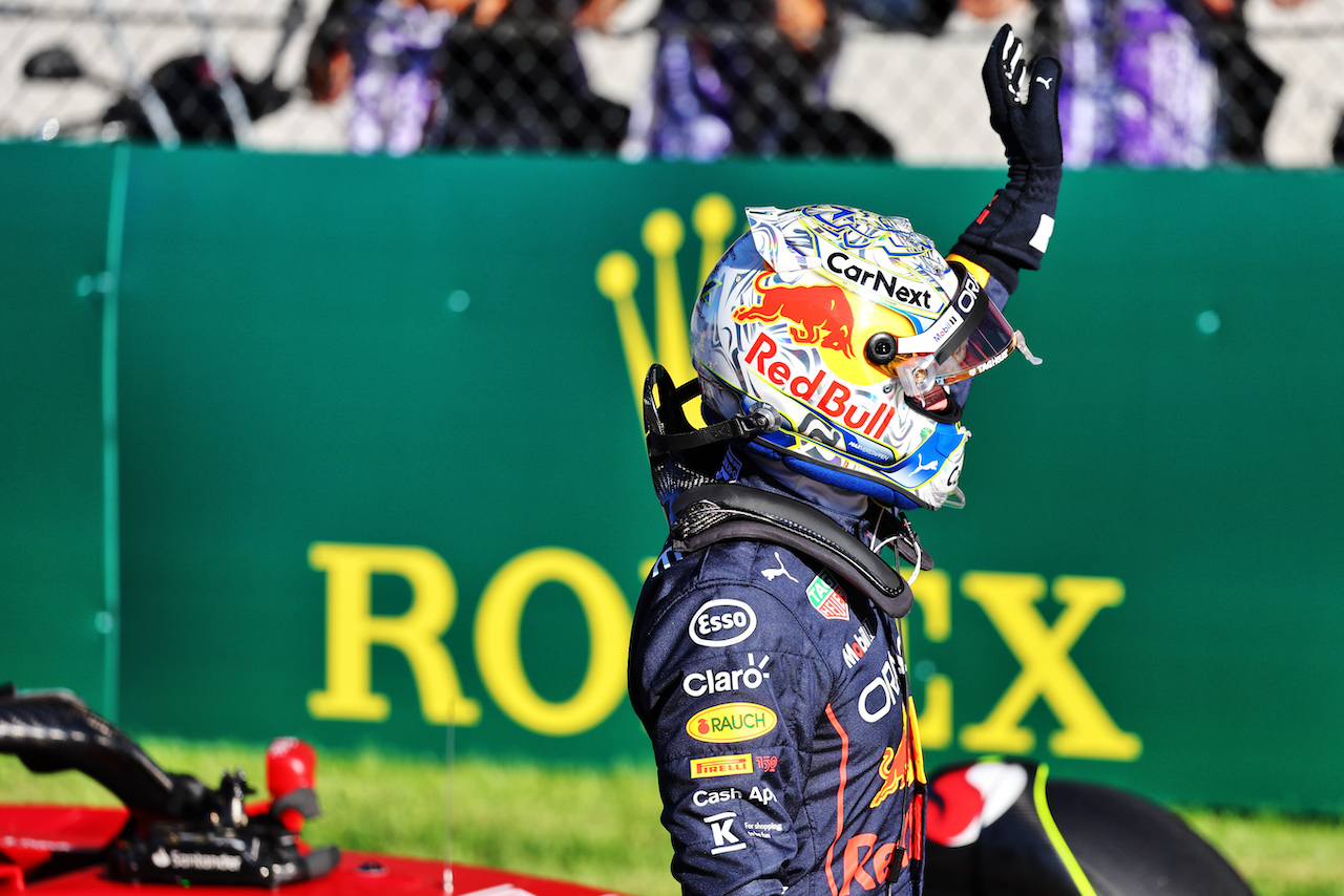 GP AUSTRIA, Max Verstappen (NLD) Red Bull Racing celebrates being fastest in qualifying in parc ferme.
08.07.2022. Formula 1 World Championship, Rd 11, Austrian Grand Prix, Spielberg, Austria, Qualifiche Day.
- www.xpbimages.com, EMail: requests@xpbimages.com © Copyright: Batchelor / XPB Images