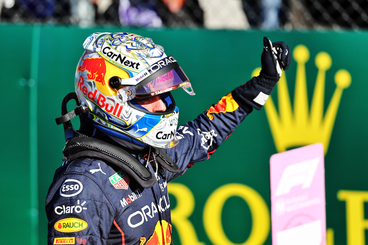 GP AUSTRIA, Max Verstappen (NLD) Red Bull Racing celebrates being fastest in qualifying in parc ferme.
08.07.2022. Formula 1 World Championship, Rd 11, Austrian Grand Prix, Spielberg, Austria, Qualifiche Day.
- www.xpbimages.com, EMail: requests@xpbimages.com © Copyright: Batchelor / XPB Images