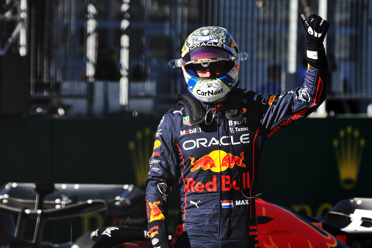 GP AUSTRIA, Max Verstappen (NLD) Red Bull Racing celebrates being fastest in qualifying in parc ferme.
08.07.2022. Formula 1 World Championship, Rd 11, Austrian Grand Prix, Spielberg, Austria, Qualifiche Day.
- www.xpbimages.com, EMail: requests@xpbimages.com © Copyright: Bearne / XPB Images