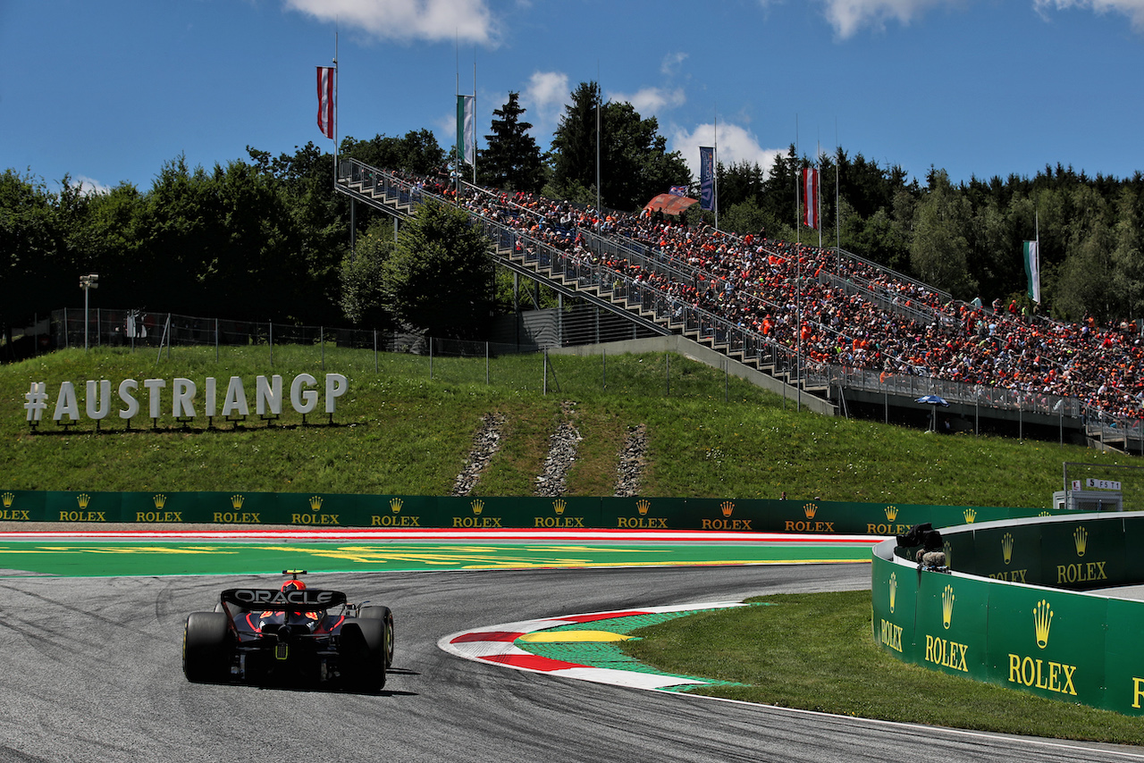 GP AUSTRIA, Sergio Perez (MEX) Red Bull Racing RB18.
08.07.2022. Formula 1 World Championship, Rd 11, Austrian Grand Prix, Spielberg, Austria, Qualifiche Day.
 - www.xpbimages.com, EMail: requests@xpbimages.com © Copyright: Coates / XPB Images