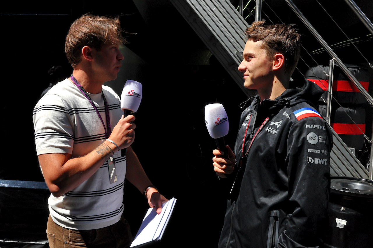 GP AUSTRIA, Oscar Piastri (AUS) Alpine F1 Team Reserve Driver with the media.
08.07.2022. Formula 1 World Championship, Rd 11, Austrian Grand Prix, Spielberg, Austria, Qualifiche Day.
- www.xpbimages.com, EMail: requests@xpbimages.com © Copyright: Batchelor / XPB Images