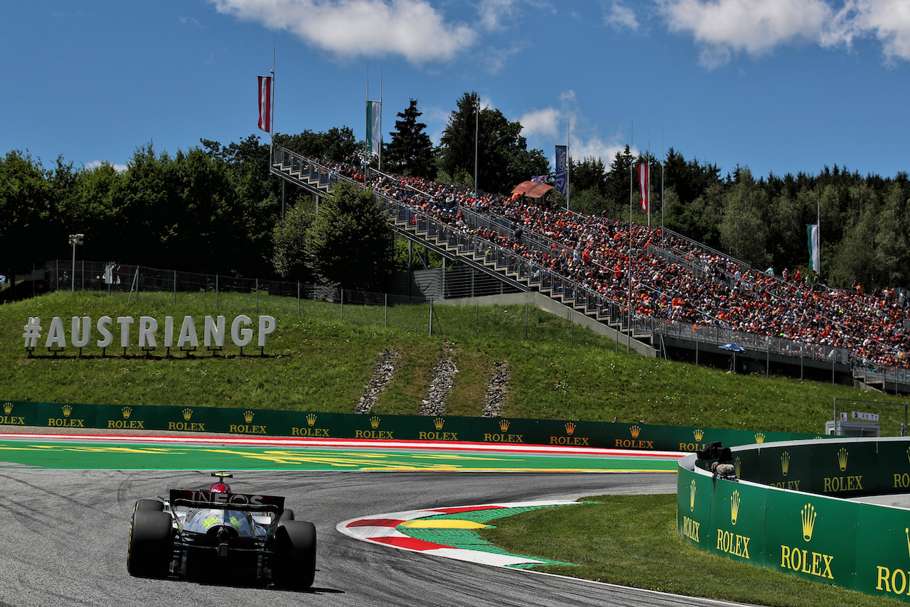 GP AUSTRIA, Lewis Hamilton (GBR) Mercedes AMG F1 W13.
08.07.2022. Formula 1 World Championship, Rd 11, Austrian Grand Prix, Spielberg, Austria, Qualifiche Day.
 - www.xpbimages.com, EMail: requests@xpbimages.com © Copyright: Coates / XPB Images