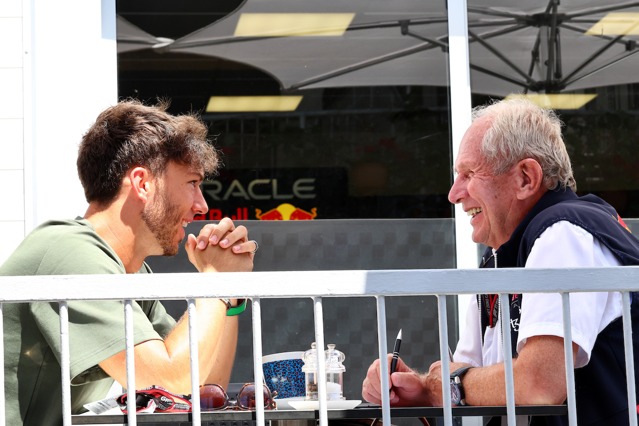 GP AZERBAIJAN, (L to R): Pierre Gasly (FRA) AlphaTauri with Dr Helmut Marko (AUT) Red Bull Motorsport Consultant.
12.06.2022. Formula 1 World Championship, Rd 8, Azerbaijan Grand Prix, Baku Street Circuit, Azerbaijan, Gara Day.
- www.xpbimages.com, EMail: requests@xpbimages.com © Copyright: Batchelor / XPB Images