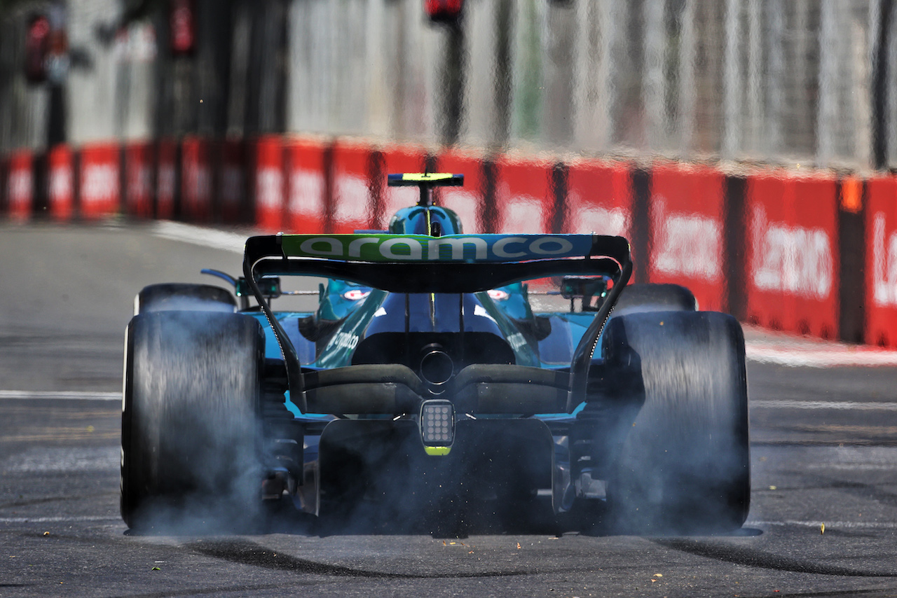 GP AZERBAIJAN, Sebastian Vettel (GER) Aston Martin F1 Team AMR22 recovers from running wide.
12.06.2022. Formula 1 World Championship, Rd 8, Azerbaijan Grand Prix, Baku Street Circuit, Azerbaijan, Gara Day.
- www.xpbimages.com, EMail: requests@xpbimages.com © Copyright: Charniaux / XPB Images