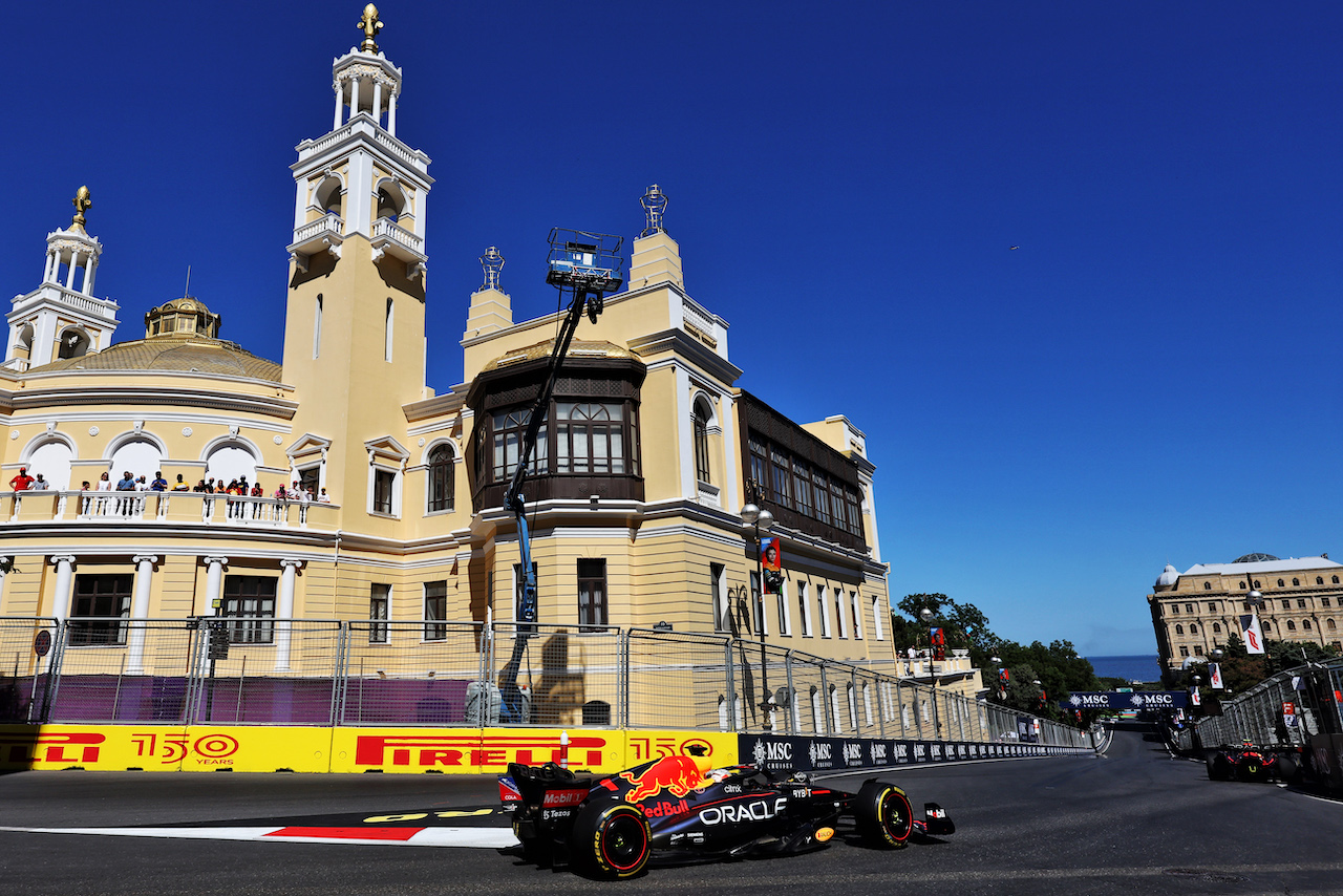 GP AZERBAIJAN, Max Verstappen (NLD) Red Bull Racing RB18.
12.06.2022. Formula 1 World Championship, Rd 8, Azerbaijan Grand Prix, Baku Street Circuit, Azerbaijan, Gara Day.
- www.xpbimages.com, EMail: requests@xpbimages.com © Copyright: Bearne / XPB Images