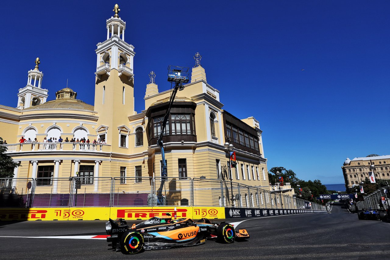 GP AZERBAIJAN, Lando Norris (GBR) McLaren MCL36.
12.06.2022. Formula 1 World Championship, Rd 8, Azerbaijan Grand Prix, Baku Street Circuit, Azerbaijan, Gara Day.
- www.xpbimages.com, EMail: requests@xpbimages.com © Copyright: Bearne / XPB Images