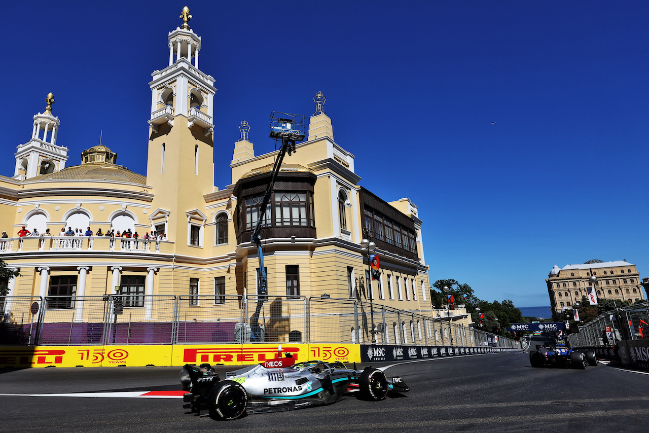 GP AZERBAIJAN, Lewis Hamilton (GBR) Mercedes AMG F1 W13.
12.06.2022. Formula 1 World Championship, Rd 8, Azerbaijan Grand Prix, Baku Street Circuit, Azerbaijan, Gara Day.
- www.xpbimages.com, EMail: requests@xpbimages.com © Copyright: Bearne / XPB Images