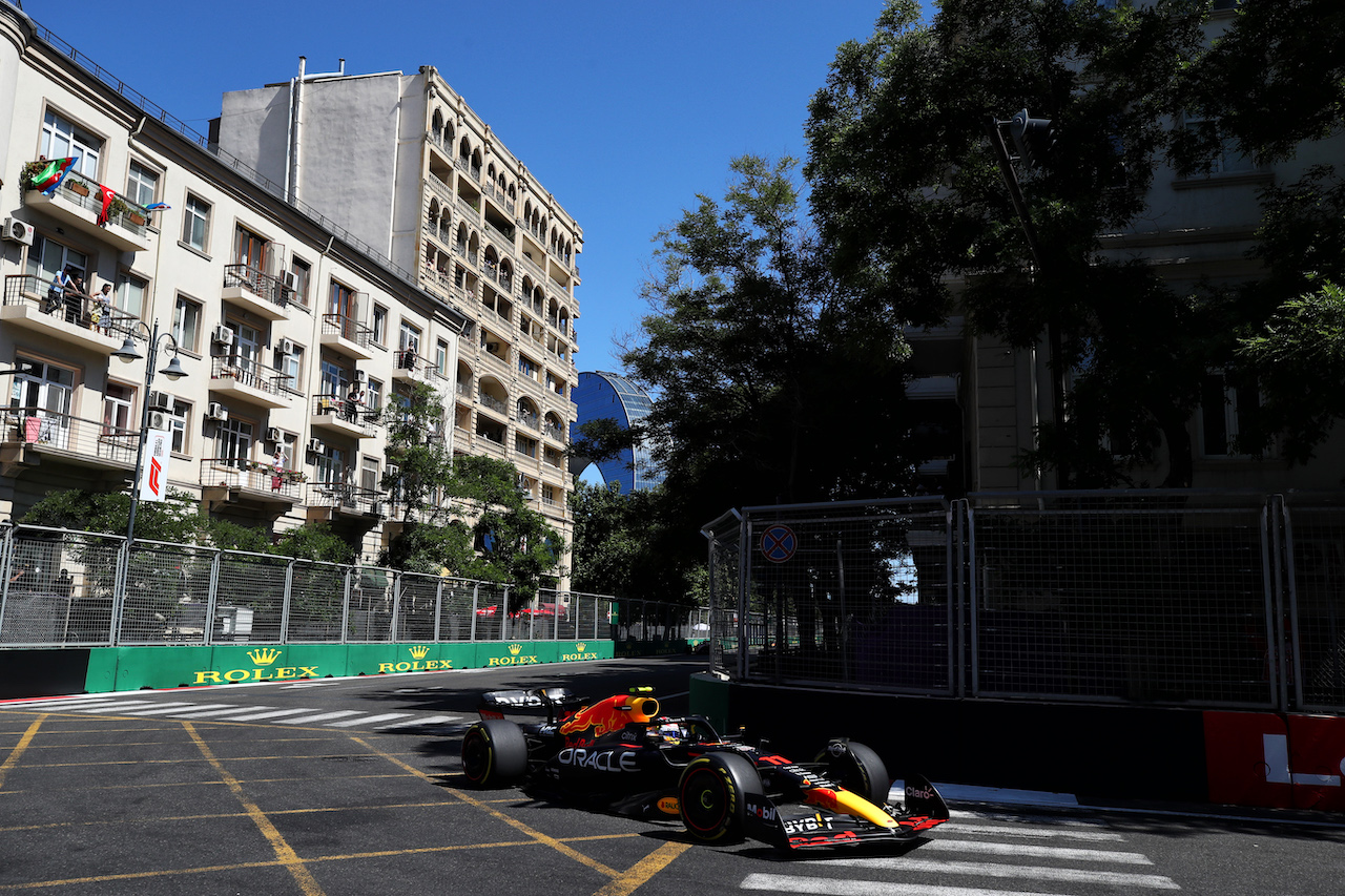 GP AZERBAIJAN, Sergio Perez (MEX) Red Bull Racing RB18.
12.06.2022. Formula 1 World Championship, Rd 8, Azerbaijan Grand Prix, Baku Street Circuit, Azerbaijan, Gara Day.
 - www.xpbimages.com, EMail: requests@xpbimages.com © Copyright: Coates / XPB Images