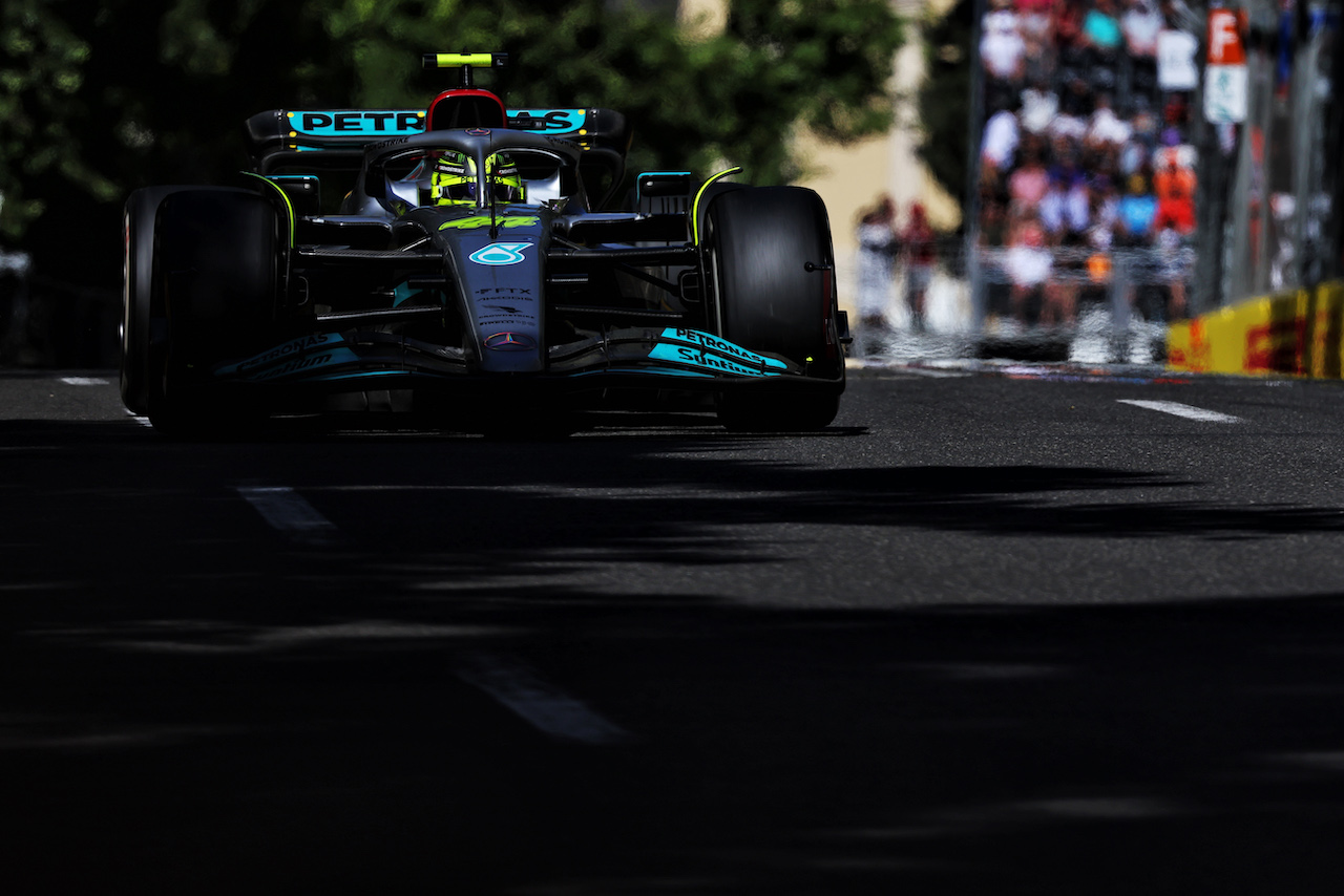 GP AZERBAIJAN, Lewis Hamilton (GBR) Mercedes AMG F1 W13.
12.06.2022. Formula 1 World Championship, Rd 8, Azerbaijan Grand Prix, Baku Street Circuit, Azerbaijan, Gara Day.
- www.xpbimages.com, EMail: requests@xpbimages.com © Copyright: Bearne / XPB Images