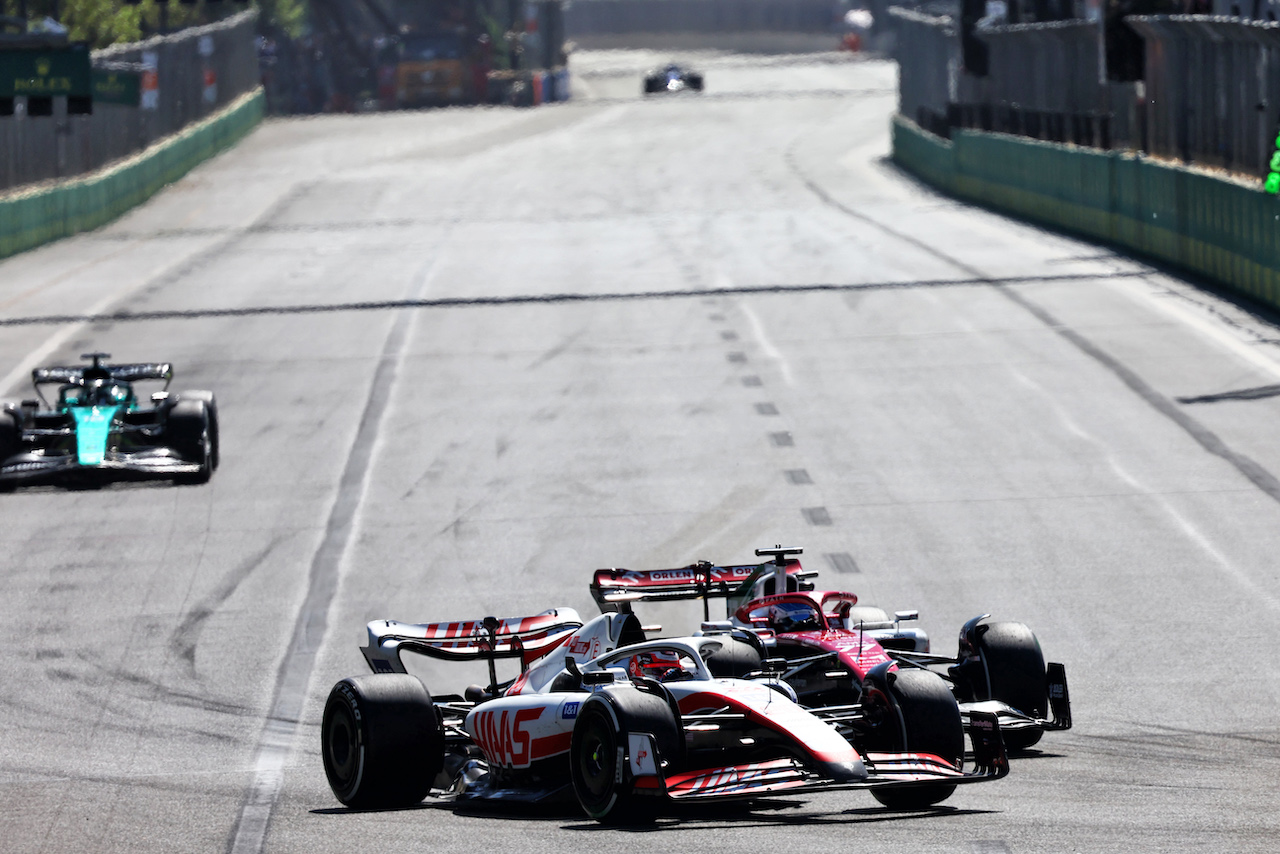 GP AZERBAIJAN, Kevin Magnussen (DEN) Haas VF-22 e Valtteri Bottas (FIN) Alfa Romeo F1 Team C42.
12.06.2022. Formula 1 World Championship, Rd 8, Azerbaijan Grand Prix, Baku Street Circuit, Azerbaijan, Gara Day.
- www.xpbimages.com, EMail: requests@xpbimages.com © Copyright: Batchelor / XPB Images