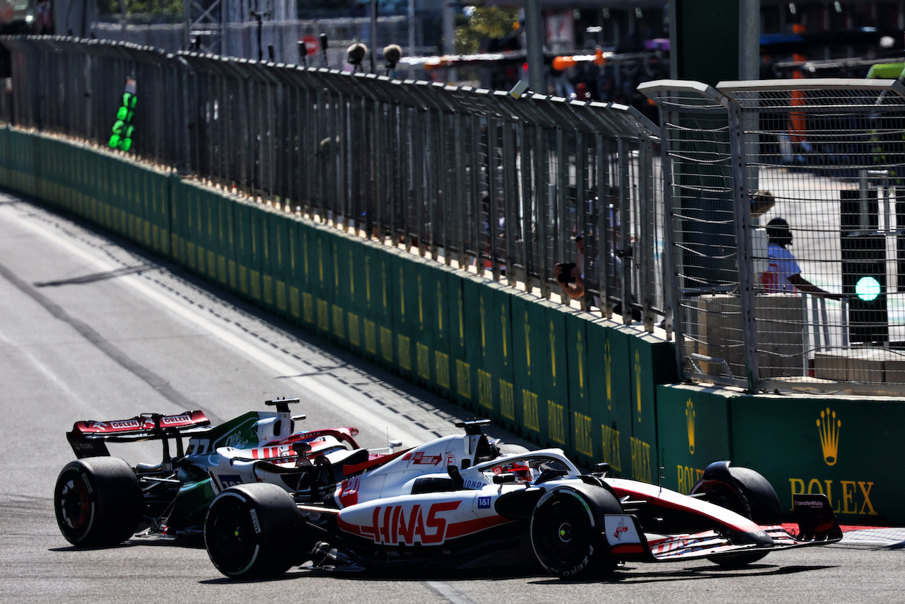 GP AZERBAIJAN, Kevin Magnussen (DEN) Haas VF-22 e Valtteri Bottas (FIN) Alfa Romeo F1 Team C42.
12.06.2022. Formula 1 World Championship, Rd 8, Azerbaijan Grand Prix, Baku Street Circuit, Azerbaijan, Gara Day.
- www.xpbimages.com, EMail: requests@xpbimages.com © Copyright: Batchelor / XPB Images