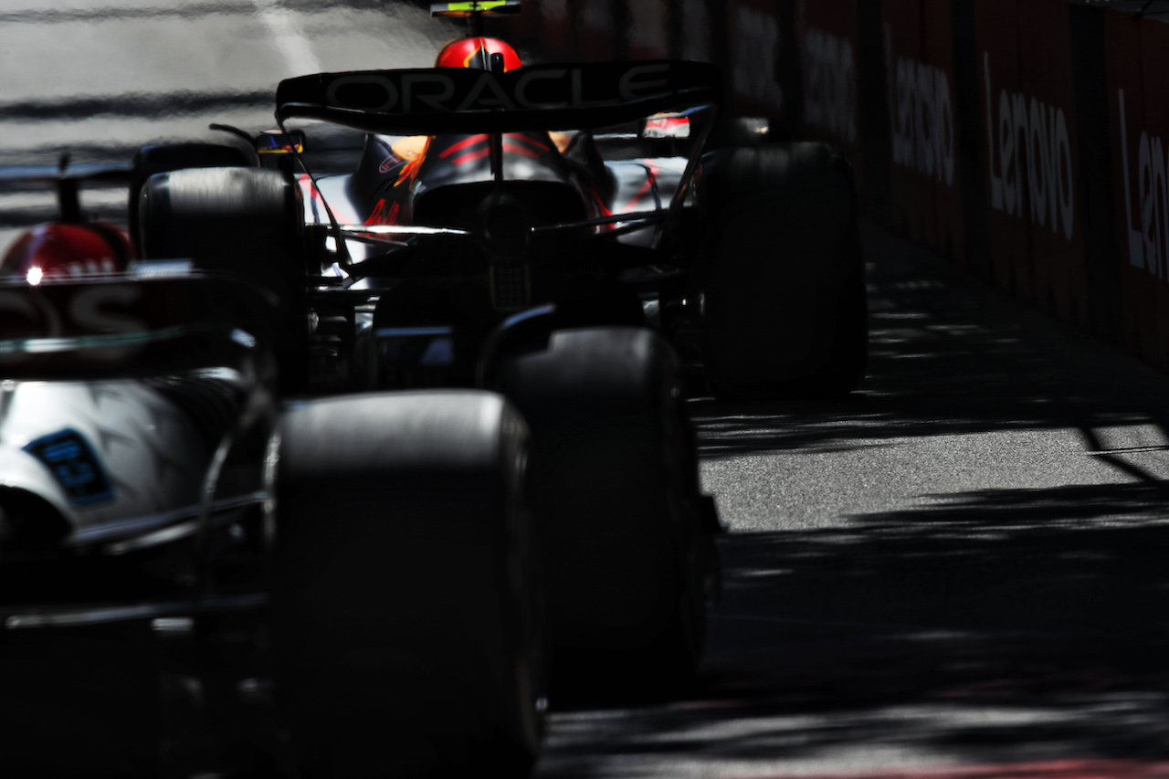 GP AZERBAIJAN, Sergio Perez (MEX) Red Bull Racing RB18.
12.06.2022. Formula 1 World Championship, Rd 8, Azerbaijan Grand Prix, Baku Street Circuit, Azerbaijan, Gara Day.
 - www.xpbimages.com, EMail: requests@xpbimages.com © Copyright: Coates / XPB Images