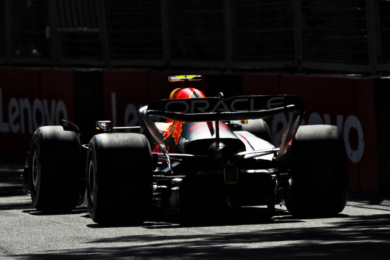 GP AZERBAIJAN, Sergio Perez (MEX) Red Bull Racing RB18.
12.06.2022. Formula 1 World Championship, Rd 8, Azerbaijan Grand Prix, Baku Street Circuit, Azerbaijan, Gara Day.
 - www.xpbimages.com, EMail: requests@xpbimages.com © Copyright: Coates / XPB Images