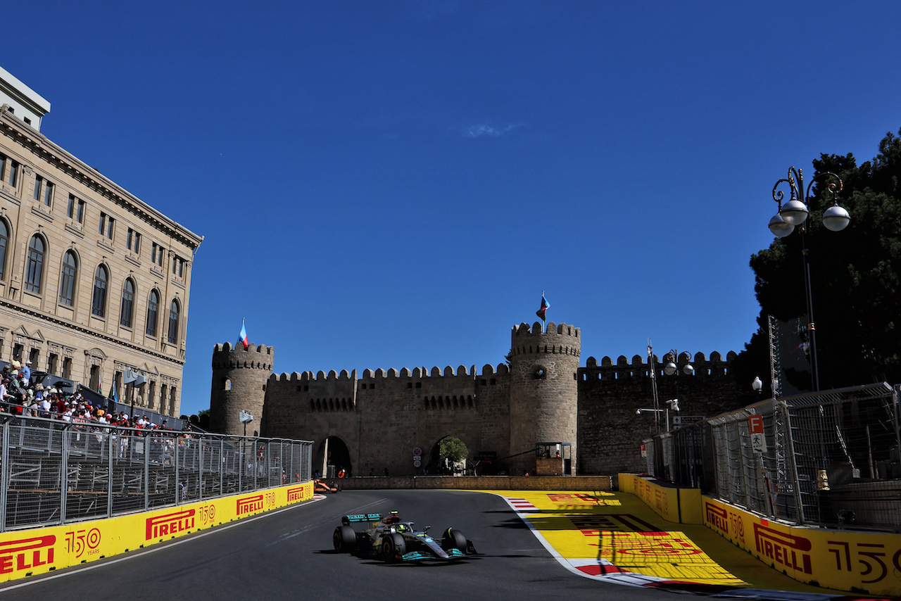 GP AZERBAIJAN, Lewis Hamilton (GBR) Mercedes AMG F1 W13.
12.06.2022. Formula 1 World Championship, Rd 8, Azerbaijan Grand Prix, Baku Street Circuit, Azerbaijan, Gara Day.
- www.xpbimages.com, EMail: requests@xpbimages.com © Copyright: Bearne / XPB Images