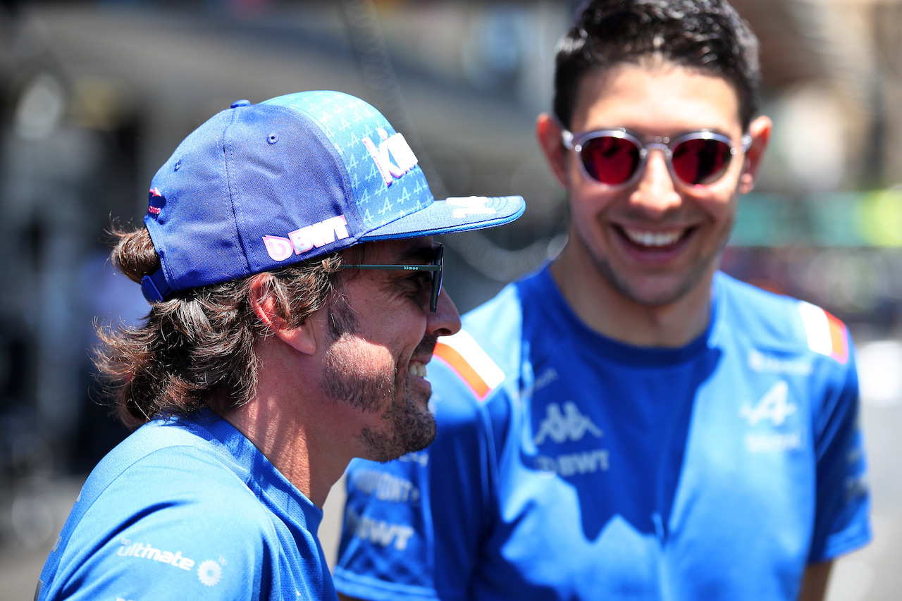 GP AZERBAIJAN, Fernando Alonso (ESP) Alpine F1 Team e team mate Esteban Ocon (FRA) Alpine F1 Team.
12.06.2022. Formula 1 World Championship, Rd 8, Azerbaijan Grand Prix, Baku Street Circuit, Azerbaijan, Gara Day.
 - www.xpbimages.com, EMail: requests@xpbimages.com © Copyright: Coates / XPB Images