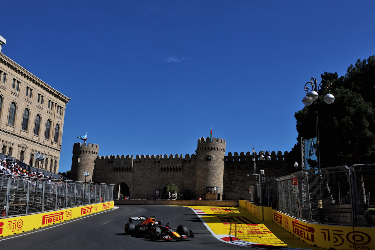 GP AZERBAIJAN, Max Verstappen (NLD) Red Bull Racing RB18.
12.06.2022. Formula 1 World Championship, Rd 8, Azerbaijan Grand Prix, Baku Street Circuit, Azerbaijan, Gara Day.
- www.xpbimages.com, EMail: requests@xpbimages.com © Copyright: Bearne / XPB Images