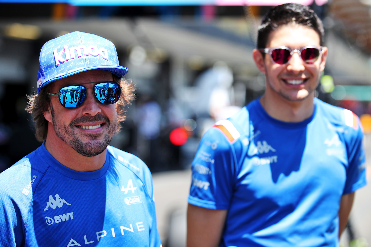 GP AZERBAIJAN, Fernando Alonso (ESP) Alpine F1 Team e team mate Esteban Ocon (FRA) Alpine F1 Team.
12.06.2022. Formula 1 World Championship, Rd 8, Azerbaijan Grand Prix, Baku Street Circuit, Azerbaijan, Gara Day.
 - www.xpbimages.com, EMail: requests@xpbimages.com © Copyright: Coates / XPB Images